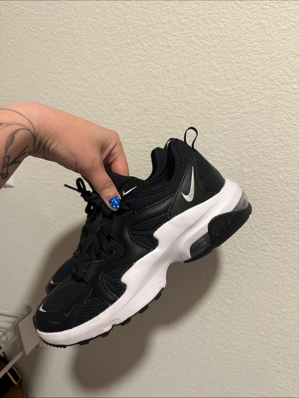 Nike Graviton size 7 W